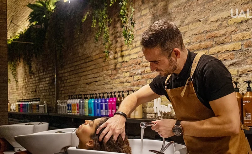 Ahorrar agua en las peluquerías, una necesidad ante el desafío hídrico