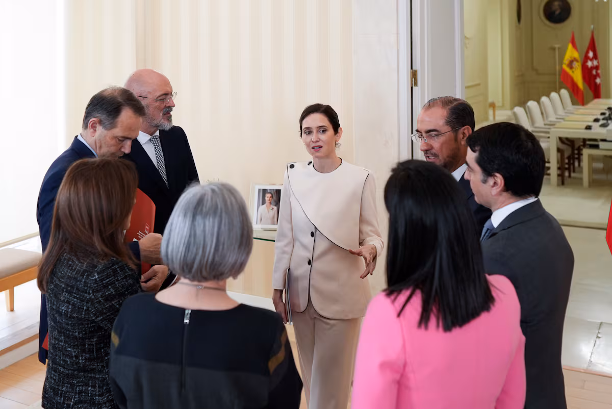 Ayuso trata de tapar las pifias de ‘los pocholos’: 170 millones despreciados o 250 doctorandos sin beca | Educación