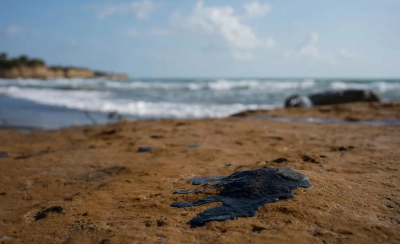 Chapopoteras y un barco son el origen del derrame en el Golfo de México, dicen autoridades