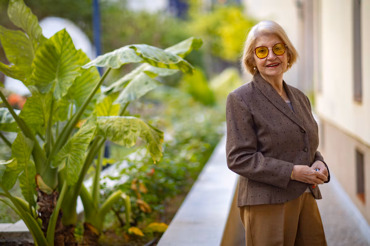 De la nazarena que procesionó de incógnito a las mujeres de Sagunto: los 40 años de lucha feminista en las cofradías | Sociedad