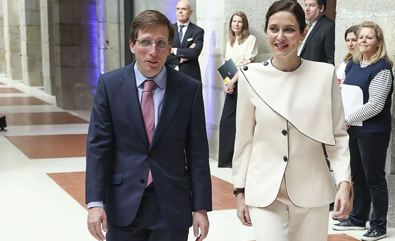 El traje de marca española de Isabel Díaz Ayuso que es perfecto para madres de comunión