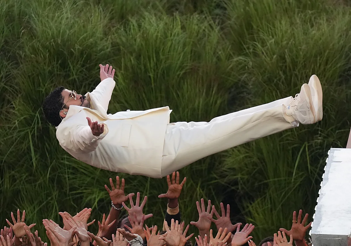 Las zapatillas con las que Bad Bunny arrasó en el Super Bowl diseñadas por él mismo