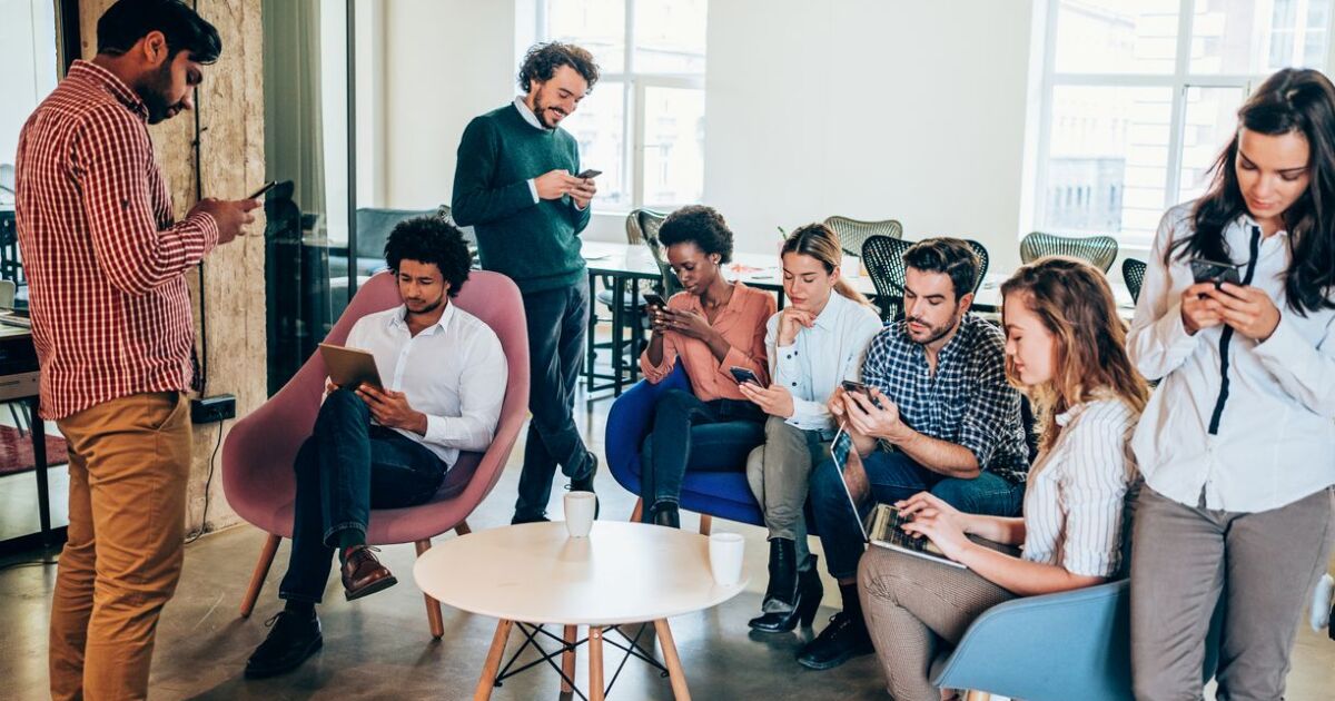 Millennials y centennials, ¿los menos comprometidos con el trabajo?