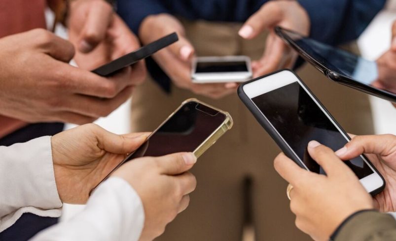 Nuevas realidades entre el 'scroll', el algoritmo y la hiperconectividad