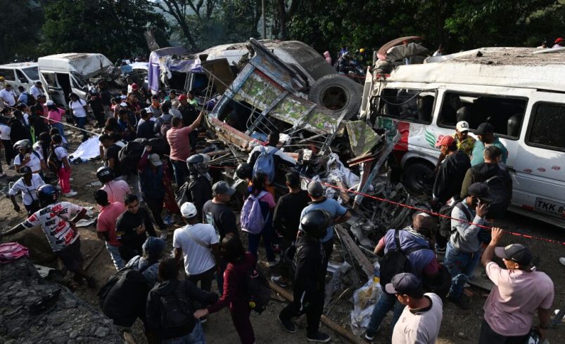 Atentado guerrillero con bomba en Colombia deja 20 muertos, a un mes de las elecciones