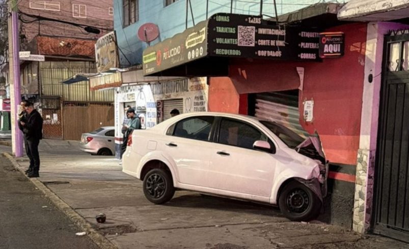 Automovilista choca contra un local tras balacera en Gustavo A. Madero, hay 7 detenidos