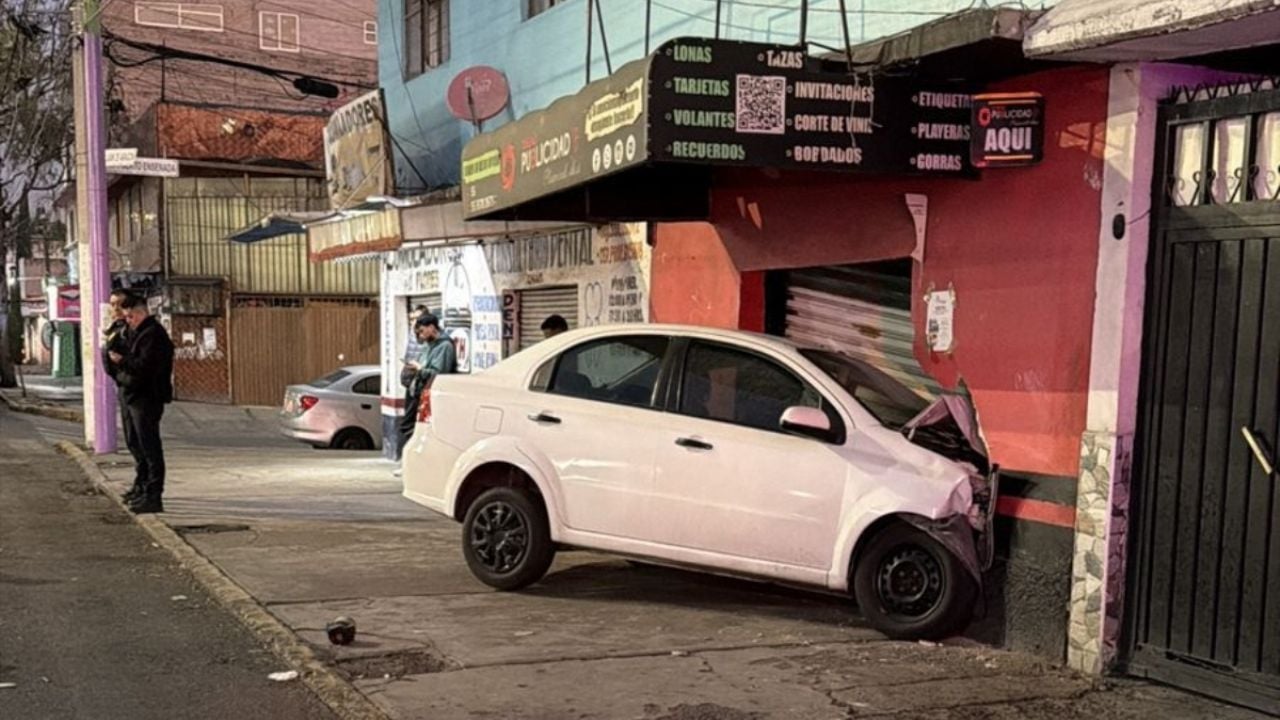 Automovilista choca contra un local tras balacera en Gustavo A. Madero, hay 7 detenidos