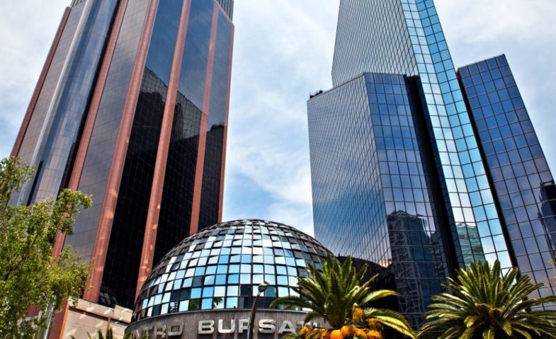 BMV cae y Wall Street suben tras señales mixtas sobre conflicto en Medio Oriente; tipo de cambio hoy, 21 de abril