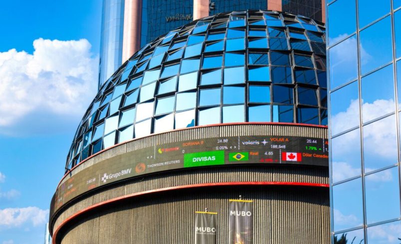 BMV sube y se acerca a 70,000 puntos, mientras que el petróleo cae tras señal de tregua en Ormuz.