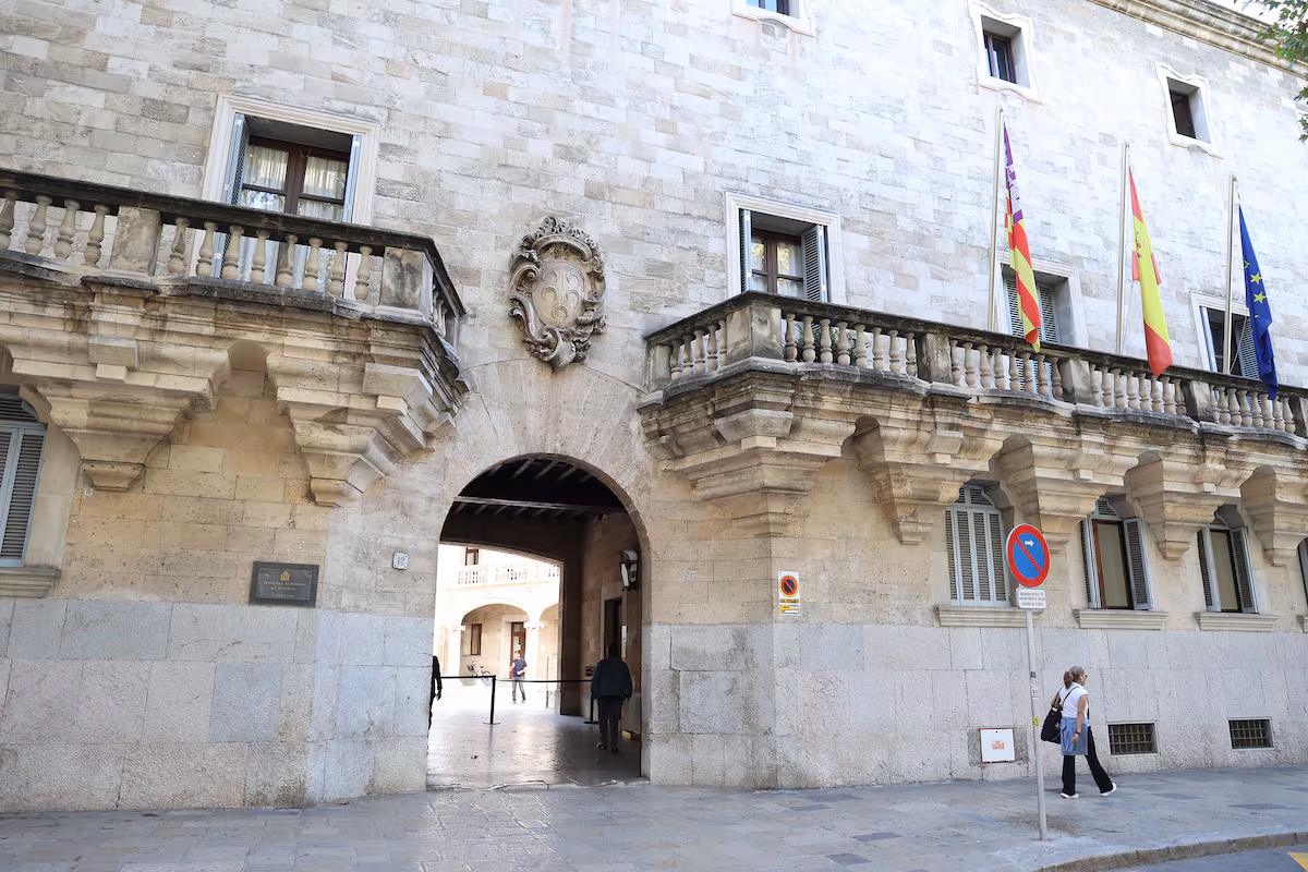 Condenado a 13 años de cárcel por violar a su hijastra de 10 años en Palma y dejarla embarazada | sociedad