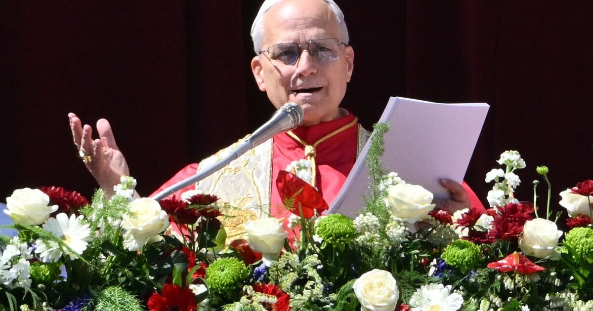El papa León XIV pide «elegir la paz» en su primer mensaje de Pascua