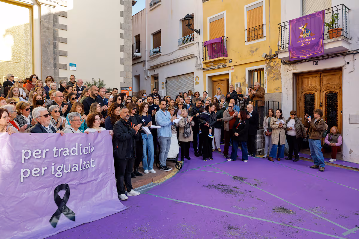 Igualdad identifica cuatro violaciones de leyes en el caso de la Semana Santa de Sagunto: “Es una discriminación sistemática” | Sociedad