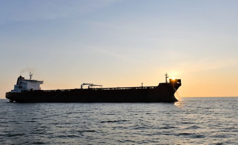 Irán cierra el paso ante bloqueo de sus puertos por Estados Unidos