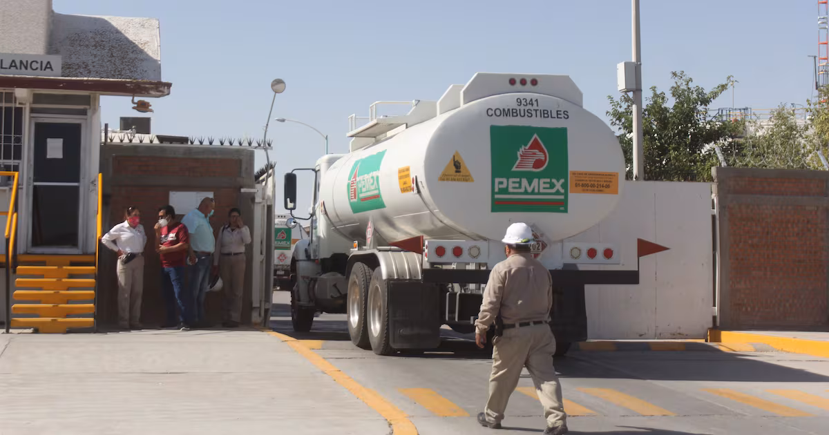 Jubilados de Pemex tratan de frenar la reforma contra pensiones doradas: ‘Afecta nuestros derechos’