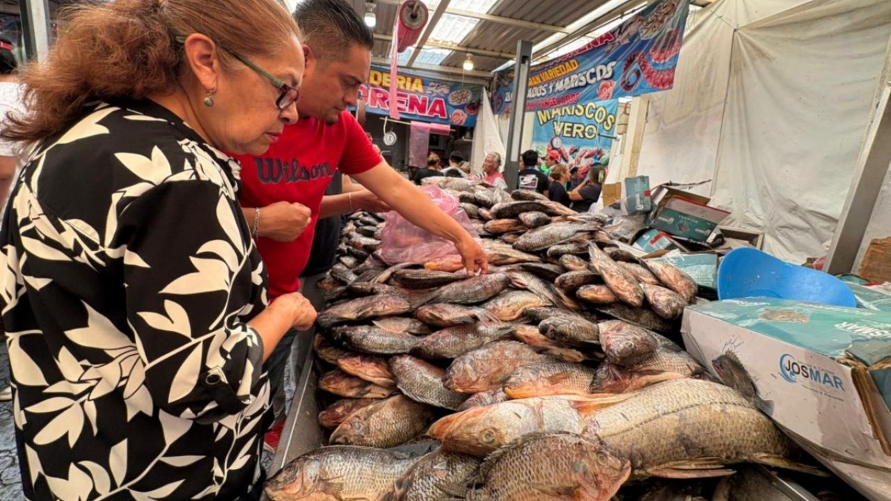 Mercado de La Viga registra buenas ventas este Viernes Santo, comerciantes prevén baja afluencia el Sábado Santo