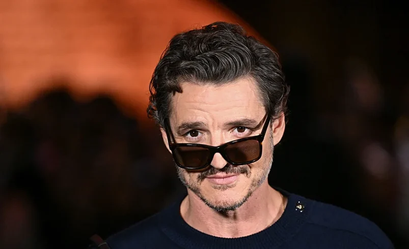 Pedro Pascal se alía con Chanel como nuevo embajador de la marca