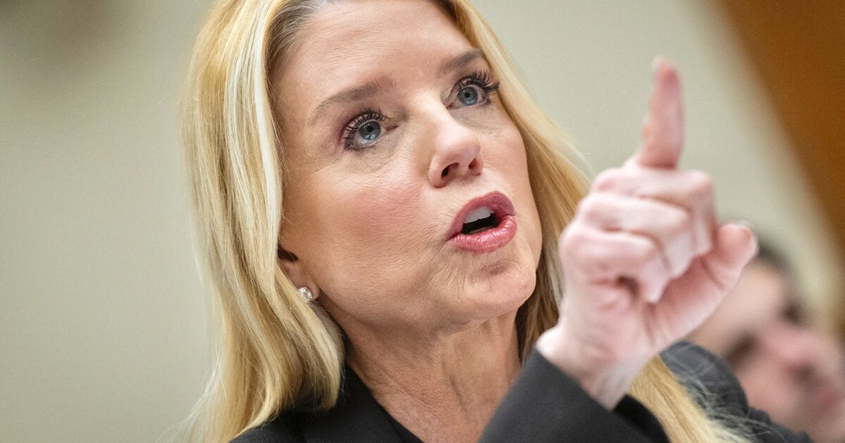 Quién es Pam Bondi, la fiscal general de la UE destituida por Trump y cuestionada por el caso Epstein