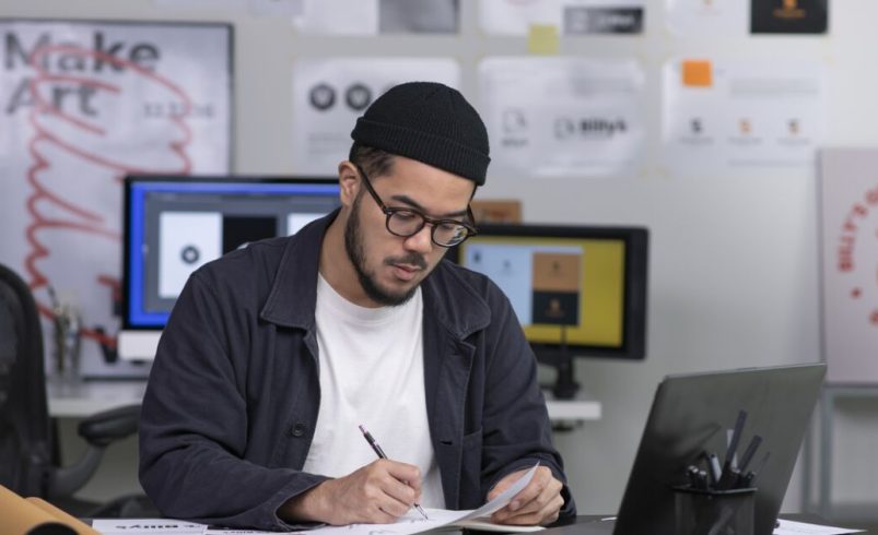 Si trabajo para una empresa extranjera y vivo en México, ¿debe declarar impuestos al SAT?