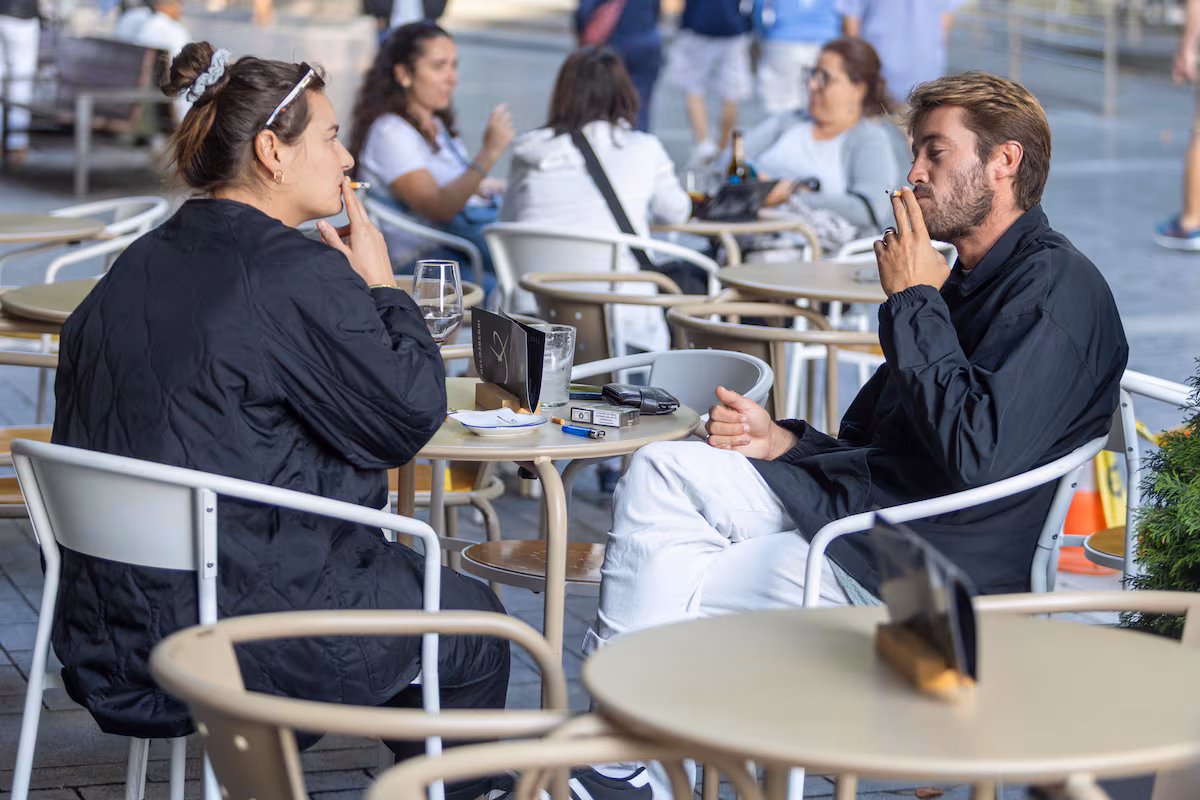 Sociedades médicas piden que España imite al Reino Unido y prohíba comprar tabaco a los nacidos a partir de 2009 | sociedad