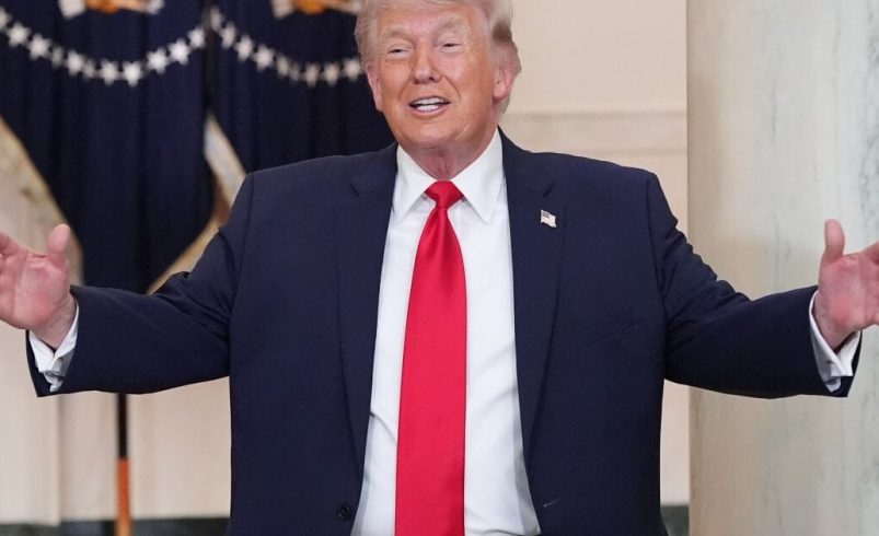 Trump dice que hay "buena posibilidad" de alcanzar un acuerdo con Irán el lunes