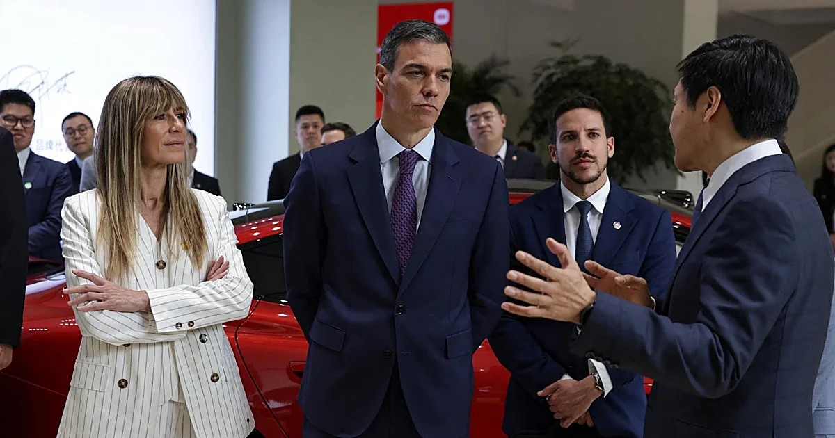 los trajes de Begoña Gómez en China