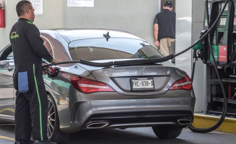 uno con los bancos y otro al consumidor