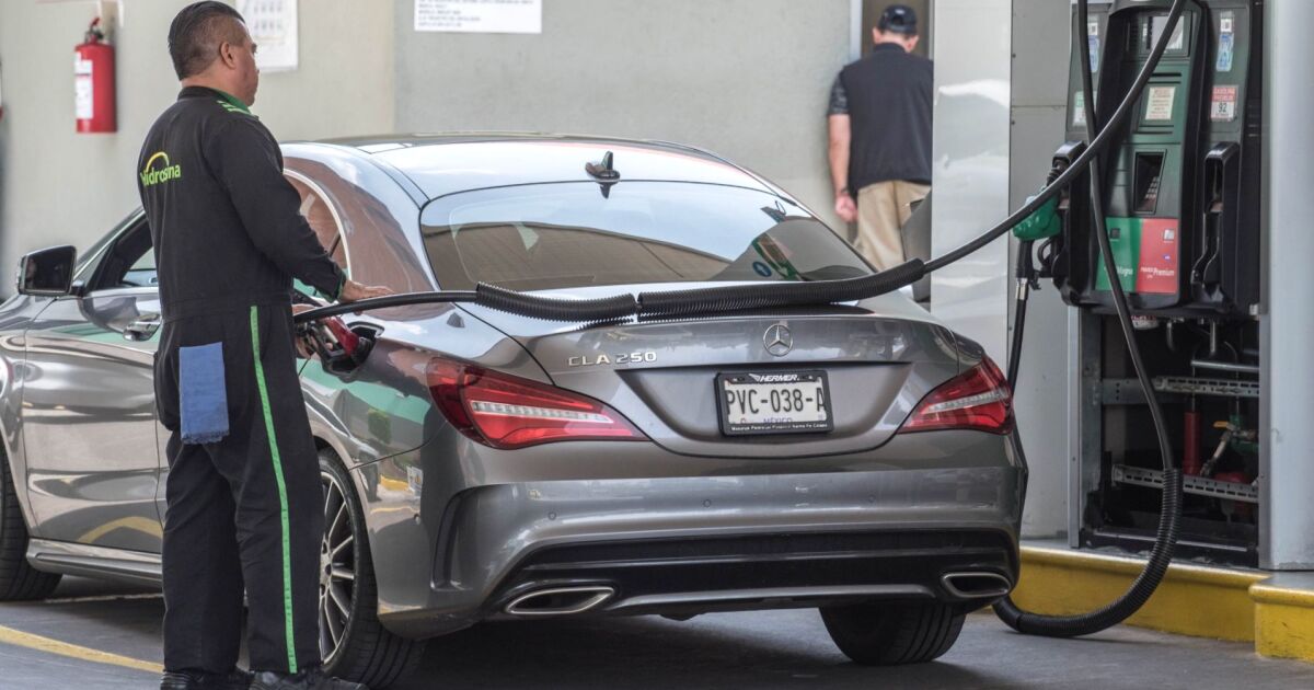 uno con los bancos y otro al consumidor