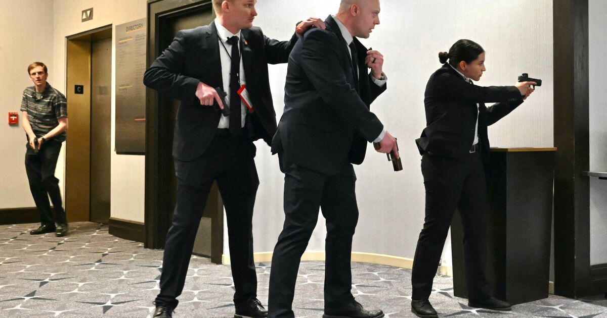 ¡Pánico en Washington! Evacuan a Trump tras disparos en la Cena de Corresponsales de la Casa Blanca