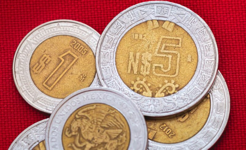 ¡Súper peso en racha! Logra su mejor semana desde 2024 y cierra en 17.30 por dólar este viernes