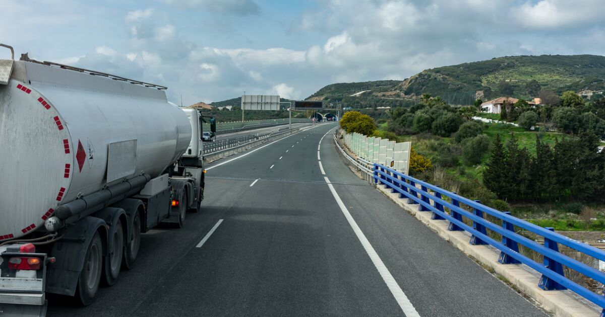 ¿De cuánto serán los subsidios a la gasolina?, Hacienda sube el de la Magna, pero recorta el del diésel