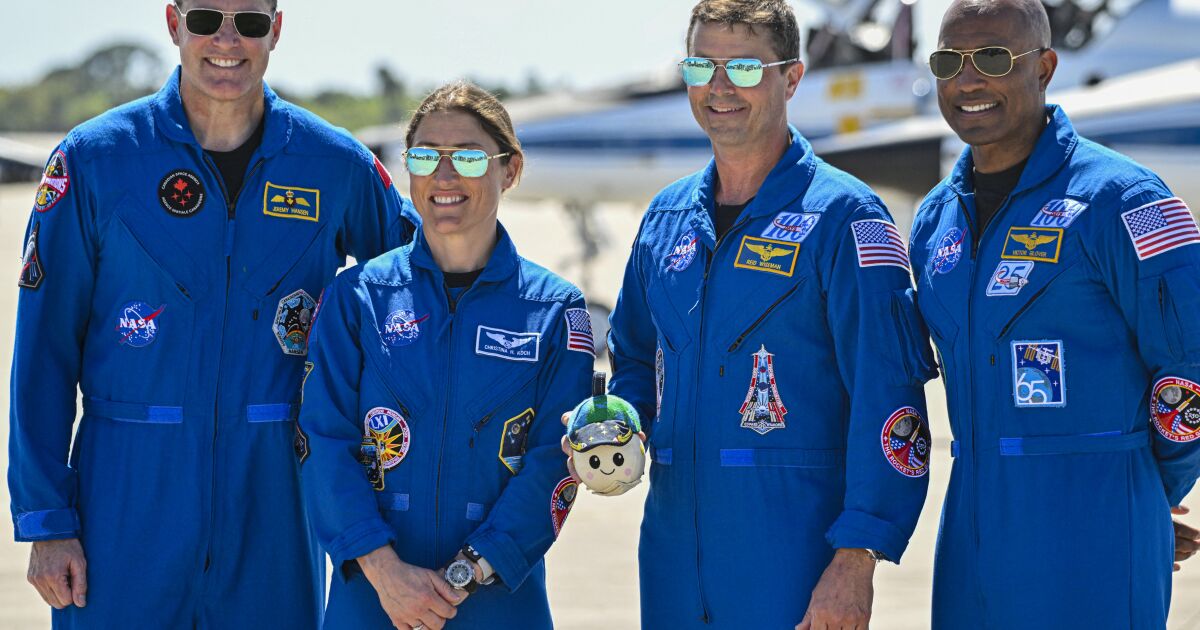 ¿Quiénes son los astronautas de la NASA que viajan a la Luna en una tripulación histórica?