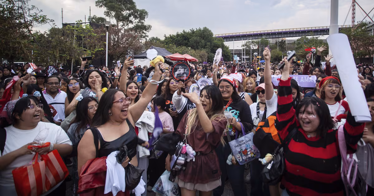ARMY cierra Churubusco para escuchar segundo concierto de BTS en el Estadio GNP – El Financiero