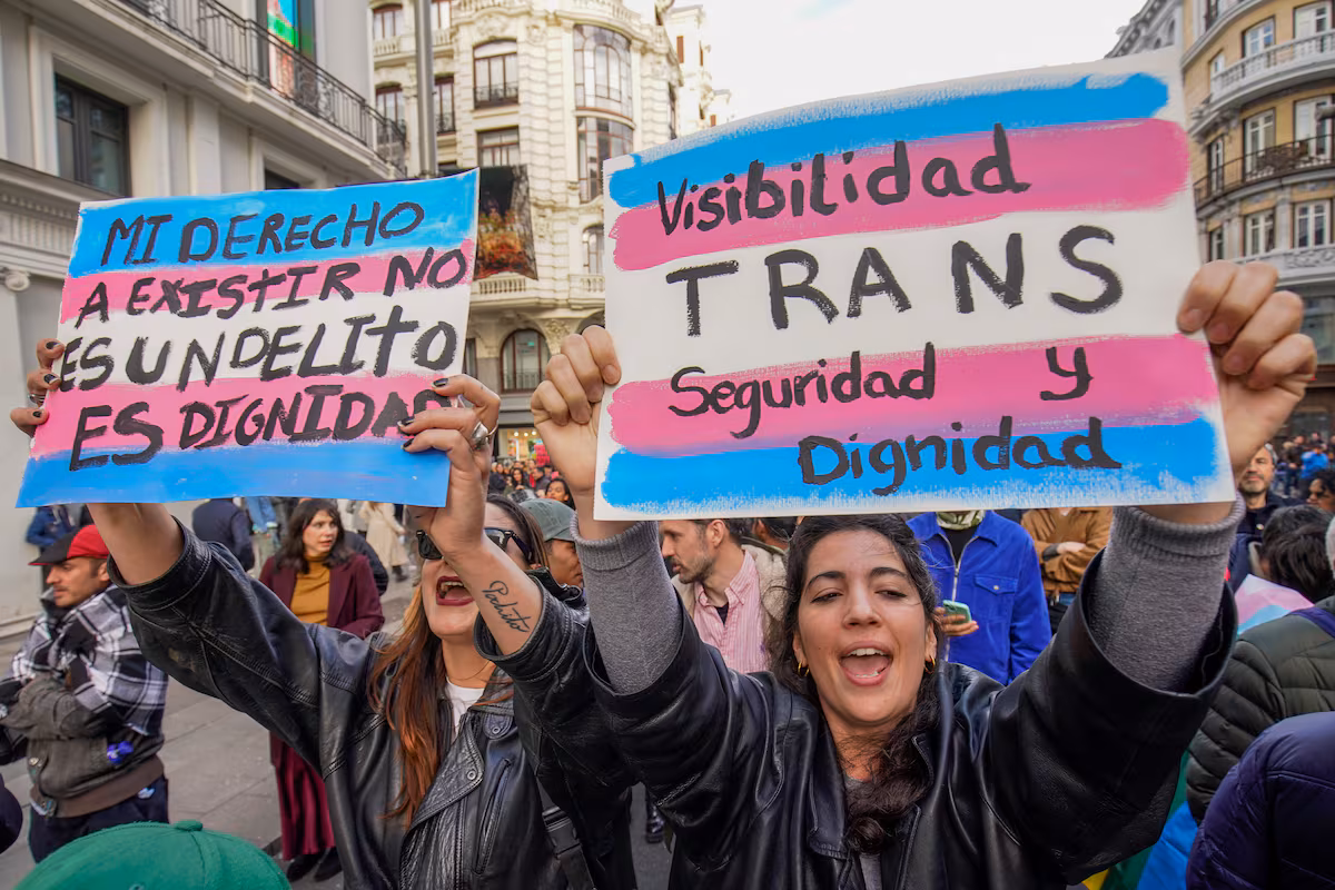 El Constitucional admite el recurso del Gobierno de Pedro Sánchez por los recortes de PP y Vox a la ‘Ley trans’ valenciana | LGTBIQ+