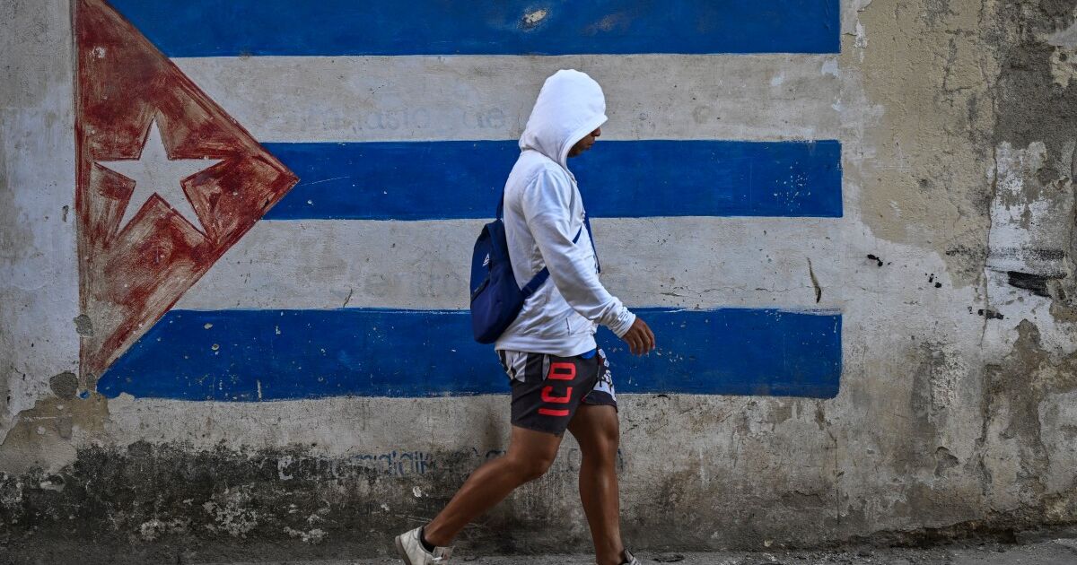 El director de la CIA se reúne con autoridades de Cuba en La Habana en un intento por resolver sus diferencias.