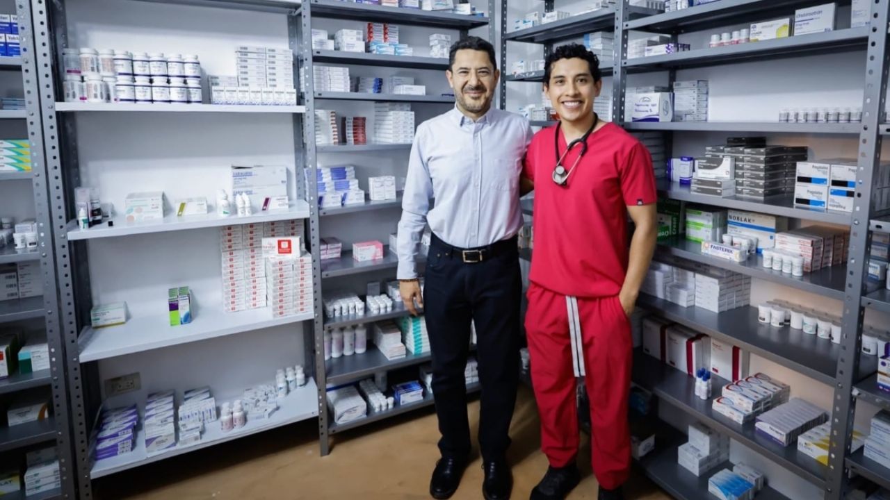 En gira por San Luis Potosí, Martí Batres entrega camas hospitalarias a HG y realiza visitas sorpresa a unidades