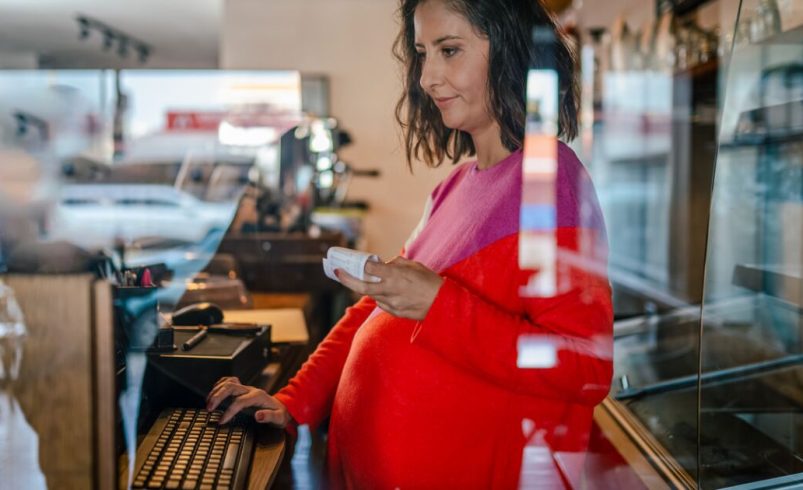 Por qué tener hijos en México reduce tu pensión y ensancha la brecha en las Afore