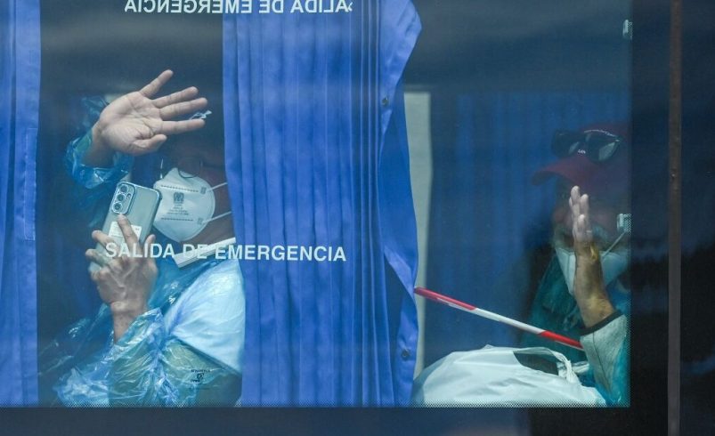 Un francés repatriado del crucero afectado por hantavirus presenta "síntomas" de la enfermedad