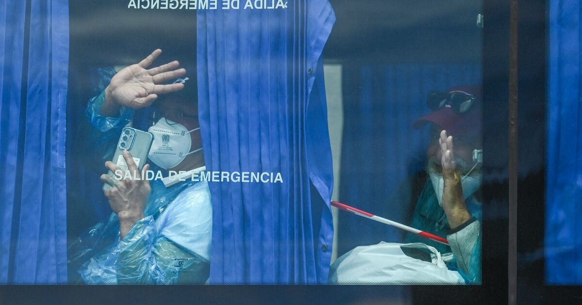 Un francés repatriado del crucero afectado por hantavirus presenta «síntomas» de la enfermedad