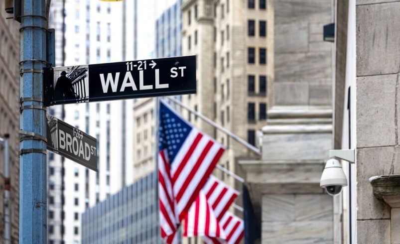 ¿Cuál es el proceso para salir a la bolsa en Wall Street?