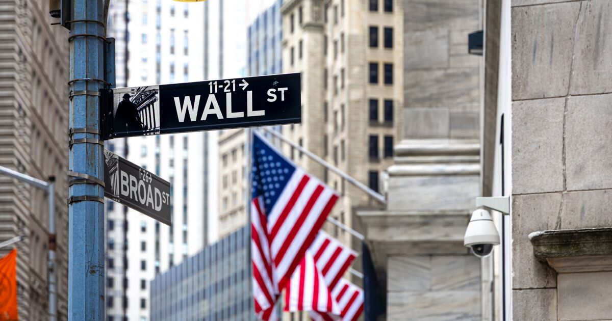 ¿Cuál es el proceso para salir a la bolsa en Wall Street?